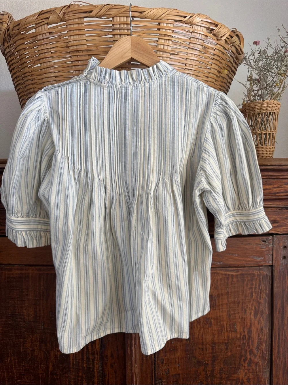 Doen Darien Top Striped Chambray large NWT Women’s Cream Striped Puff Sleeve Top